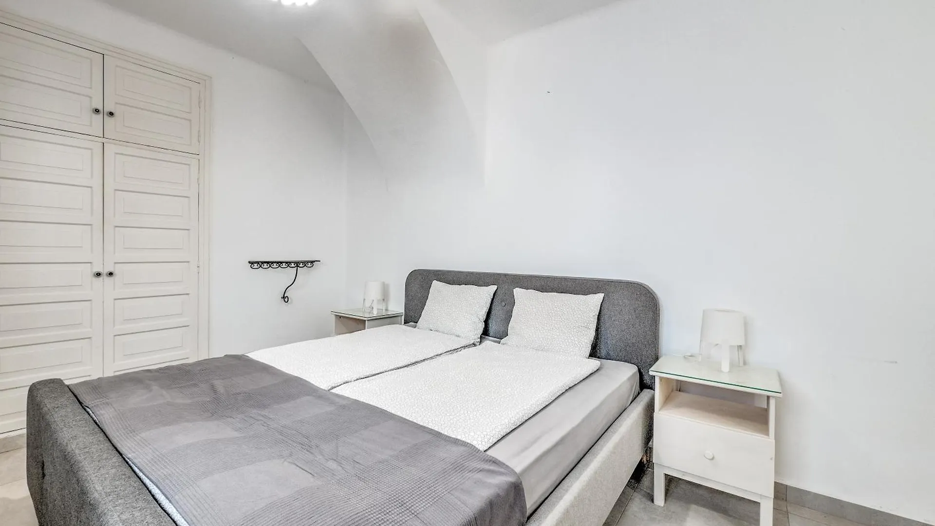 Townhouse In Capistrano Village With 2 Pool Areas Nerja
