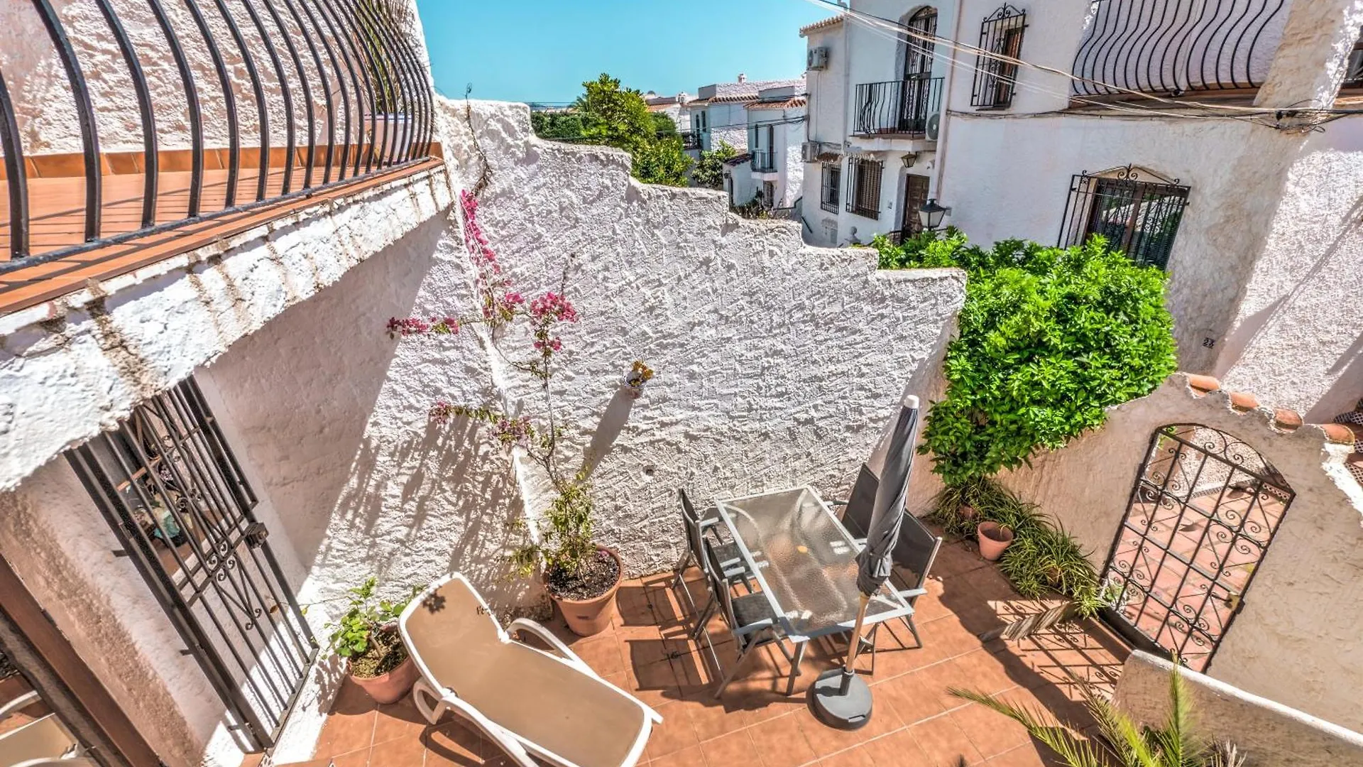 Townhouse In Capistrano Village With 2 Pool Areas Nerja Holiday home